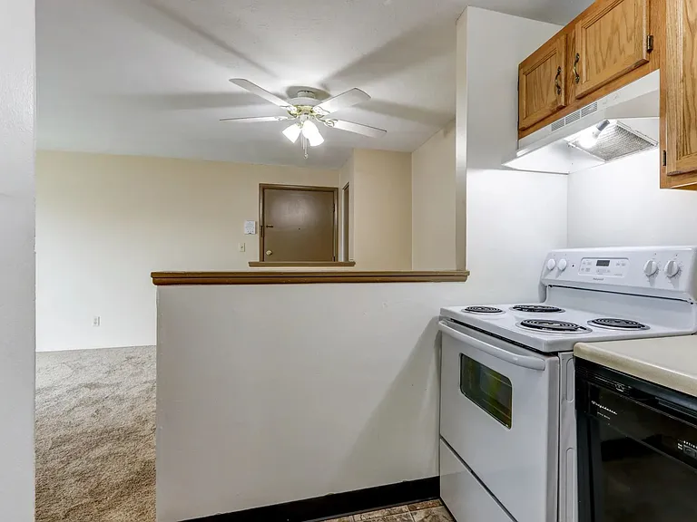 Ellacott Parkway Apartments — Photo 30