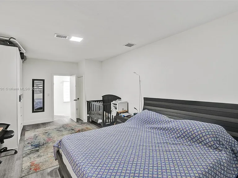 3784 Sheridan Ave — Photo 45
