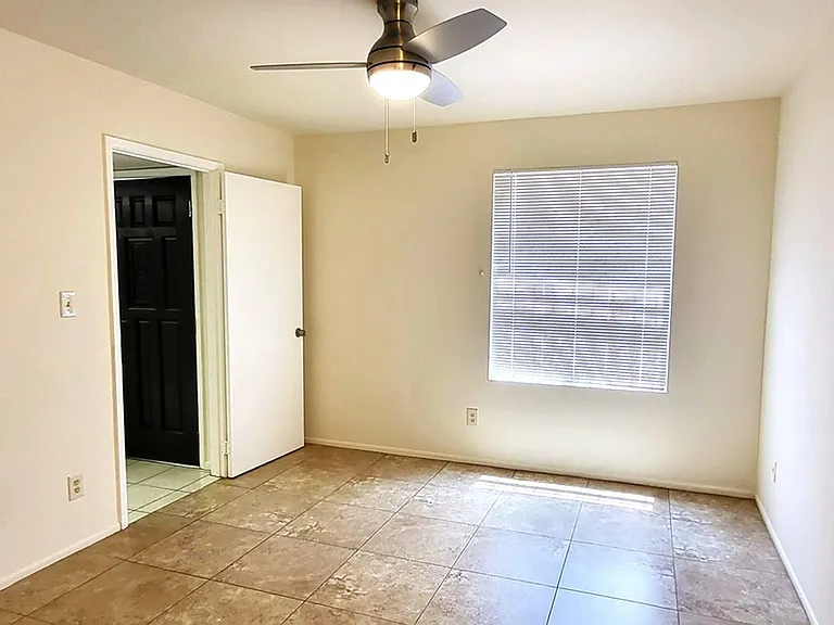 2117 W Missouri Ave — Photo 15