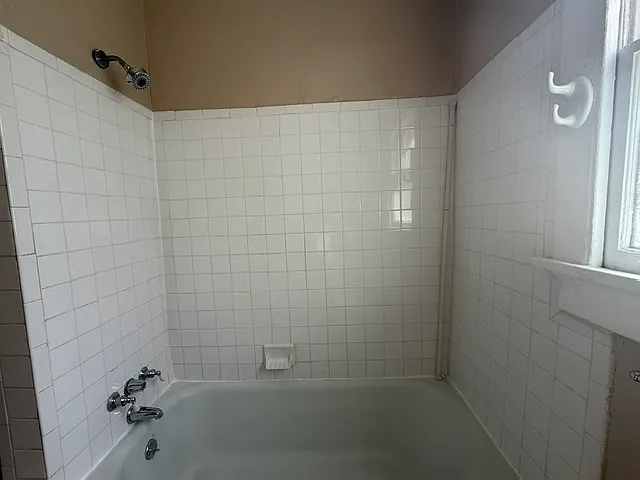 4001 Banks St — Photo 9