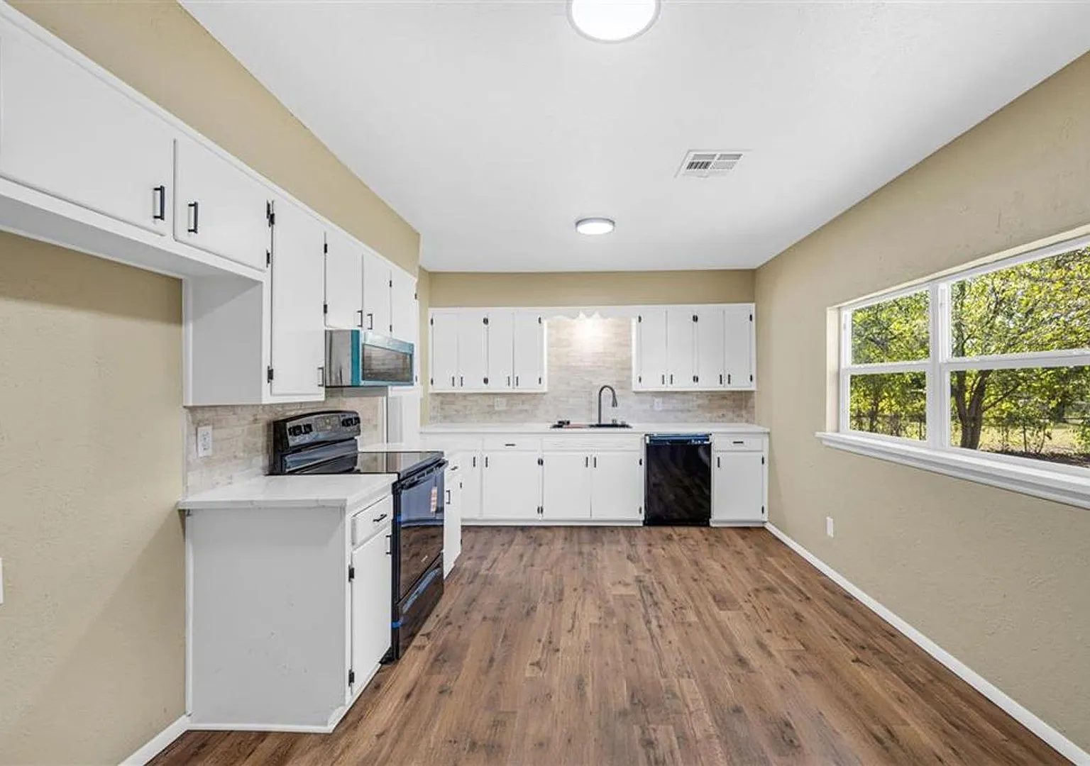 703 Se Sullivan Dr - Coming Soon! — Photo 4