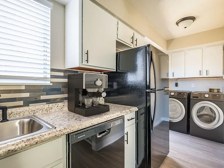 Spacious 2-Bedroom Townhomes — Photo 4