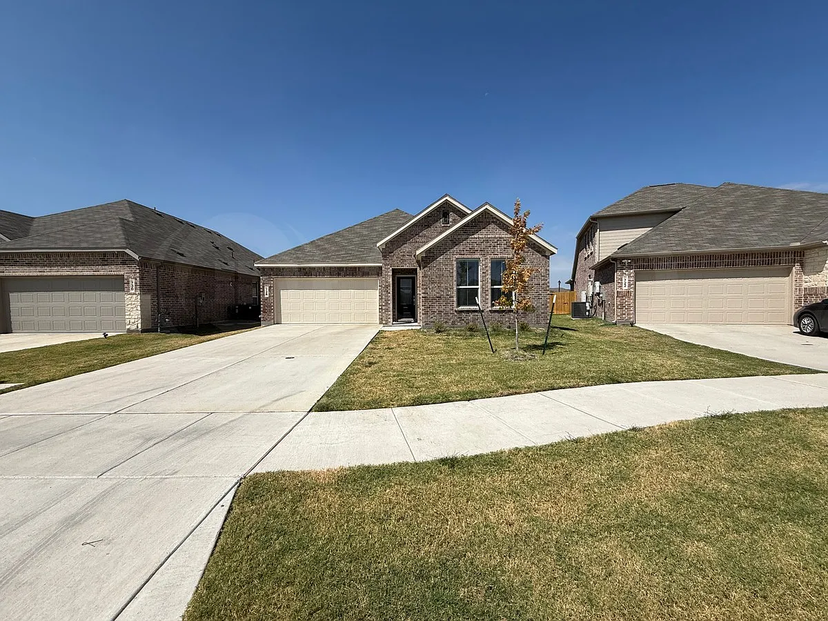 4 bed, 2.0 bath, 1902 sqft, $2,150 — Photo 3