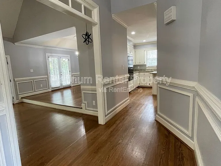 4204 N Mountain Rd NE — Photo 4