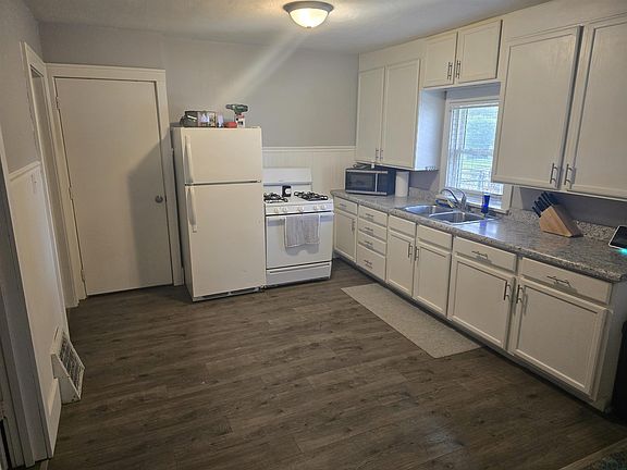 3rd image of 2137 Dewey St