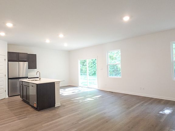 3rd image of 4203 Viceroy St