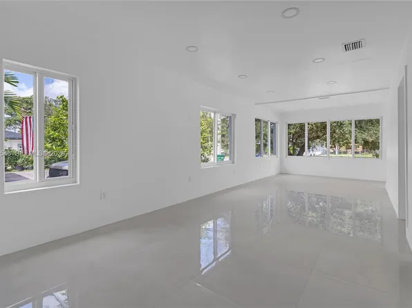 667 NW 14th St, Homestead, FL