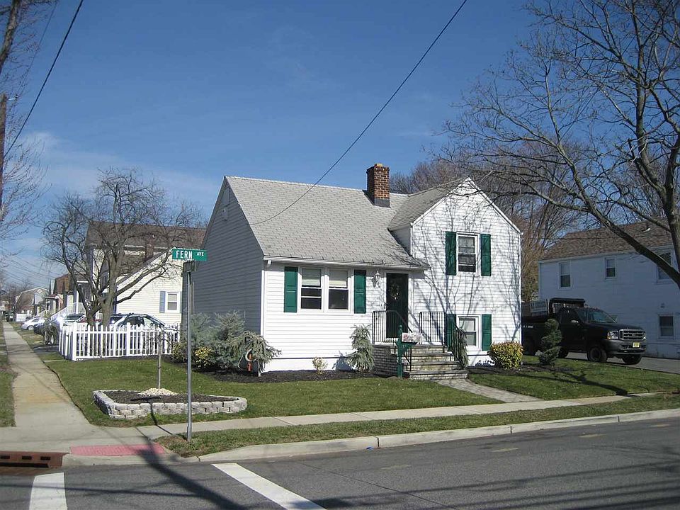 2nd image of 429 Fern Ave