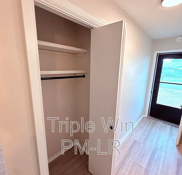 220 Randall Dr — Photo 22