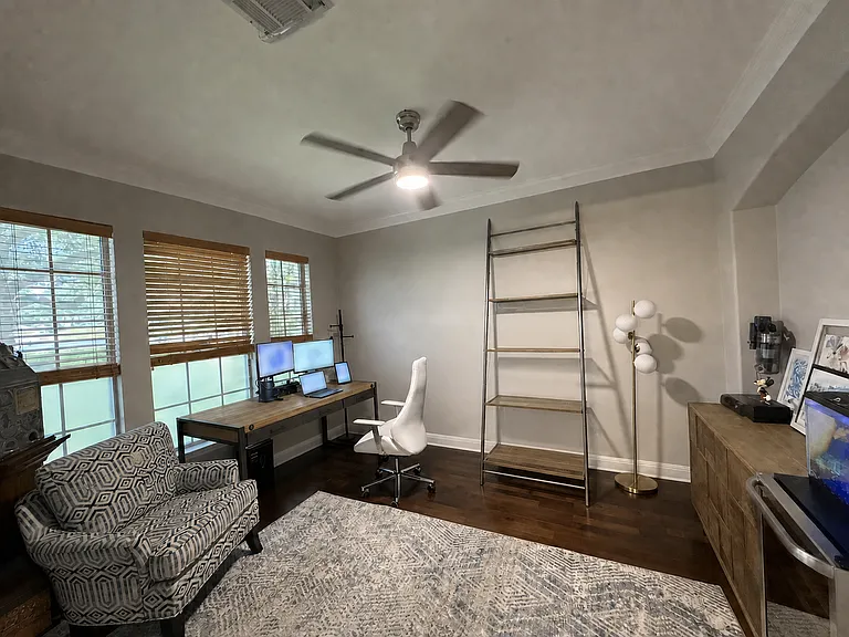 2536 Crenshaw Dr — Photo 12