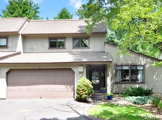 16 Applewood Ln UNIT 16, Avon, CT 06001