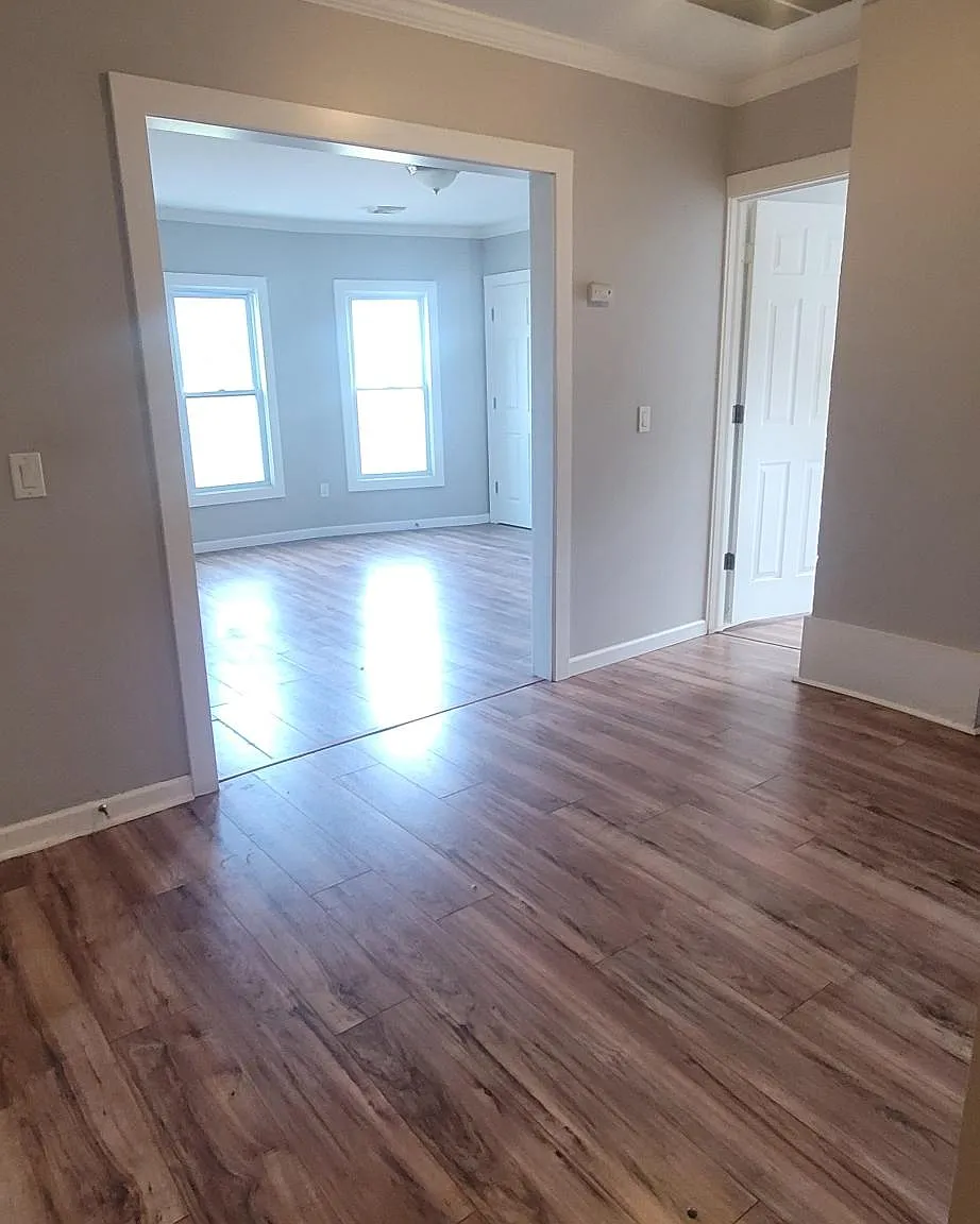 1172 Plymouth Ave S — Photo 3