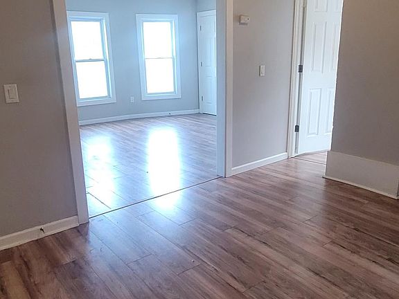 3rd image of 1172 Plymouth Ave S APT 2