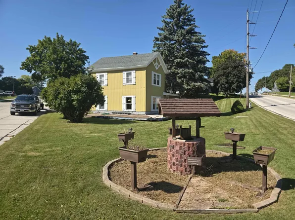 859 Broadway St, Sheboygan Falls, WI 53085
