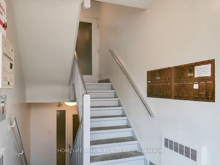 18 Kenrae Rd #12 — Photo 4