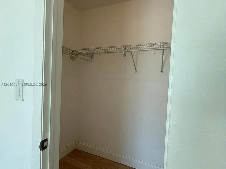 11143 Model Cir E — Photo 15