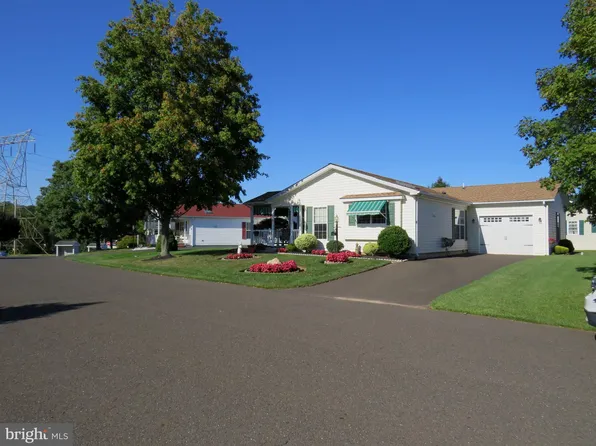 379 Spring Meadow Cir, New Hope, PA 18938