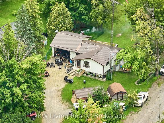 4th image of 40 Butternut Dr