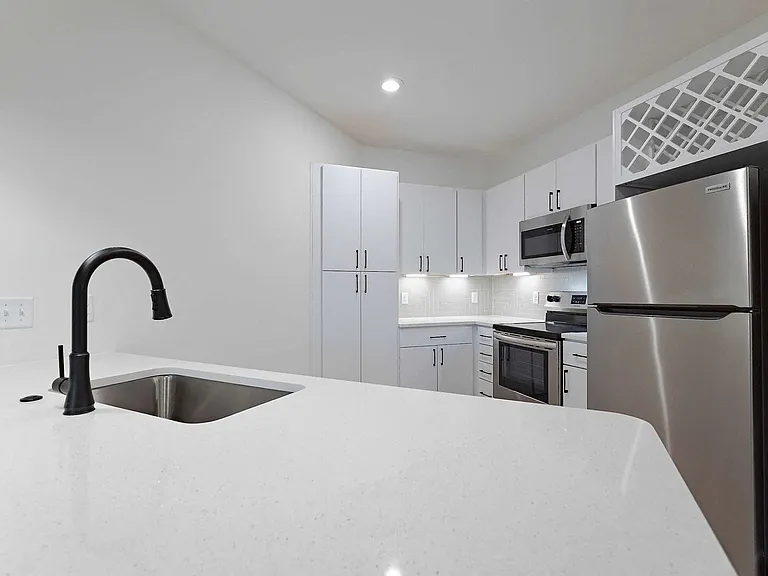 Tropia Luxury Apartments — Photo 53