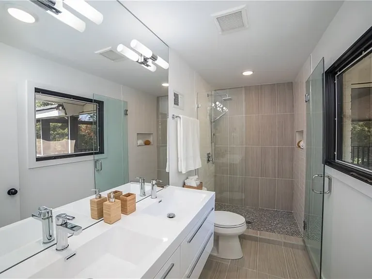 414 Shorecrest Dr — Photo 15