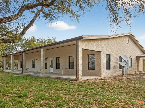 242 Wheeler Ln, Goliad, TX 77963