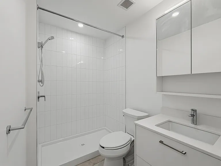 2511 Carolina St — Photo 69