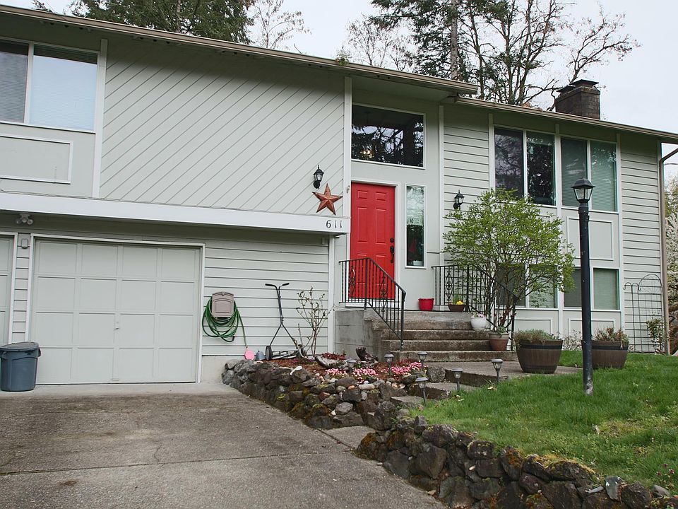 1st image of 611 Cougar St SE