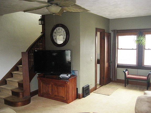 3rd image of 512 S Parker Dr