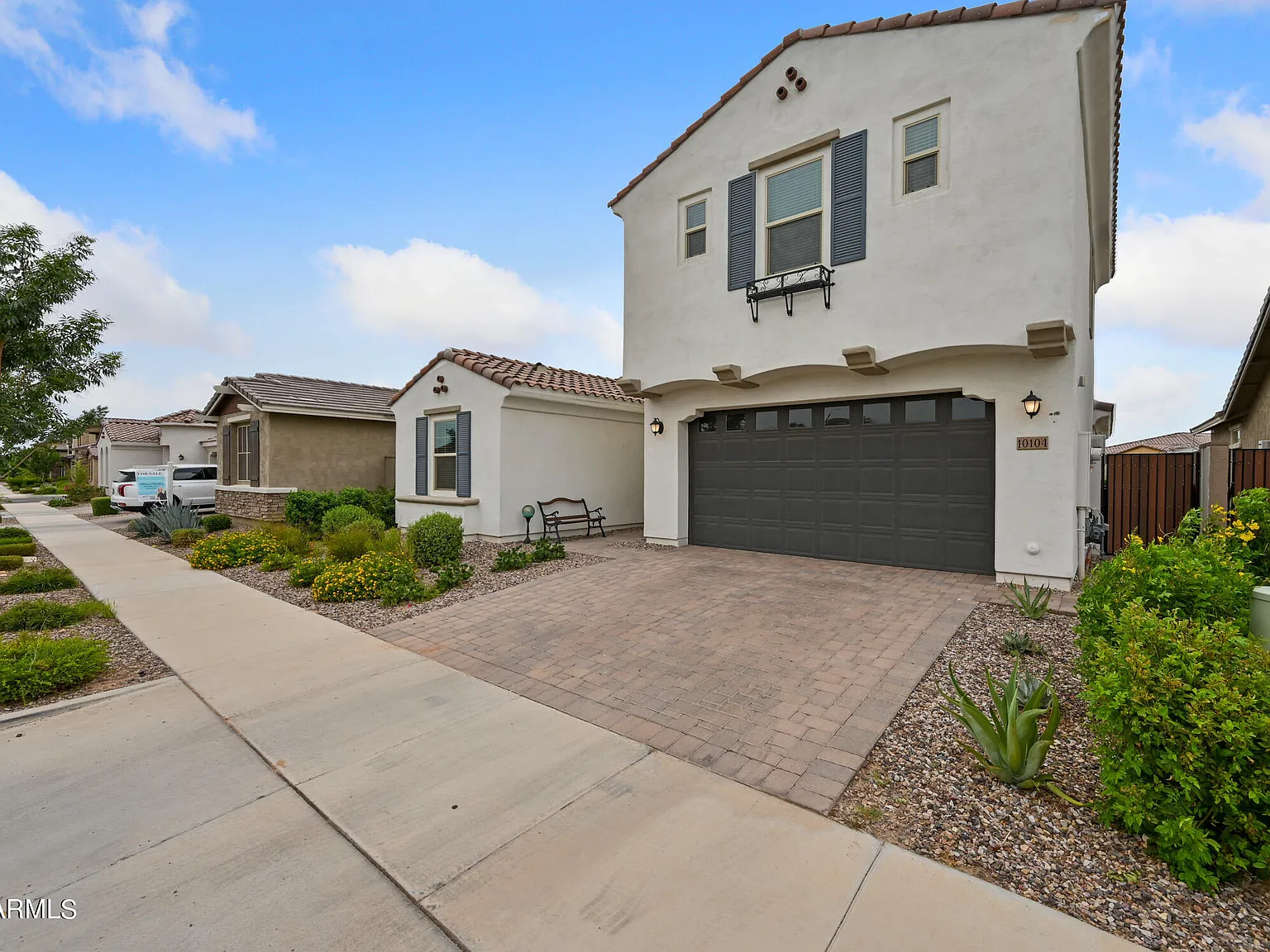 4 bed, 3.0 bath, 2518 sqft, $3,200 — Photo 2