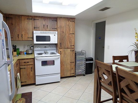 4th image of 2725 51st Ave
