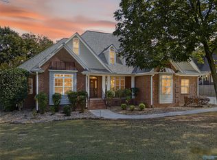 6463 Spring Creek Dr, Guntersville, AL 35976