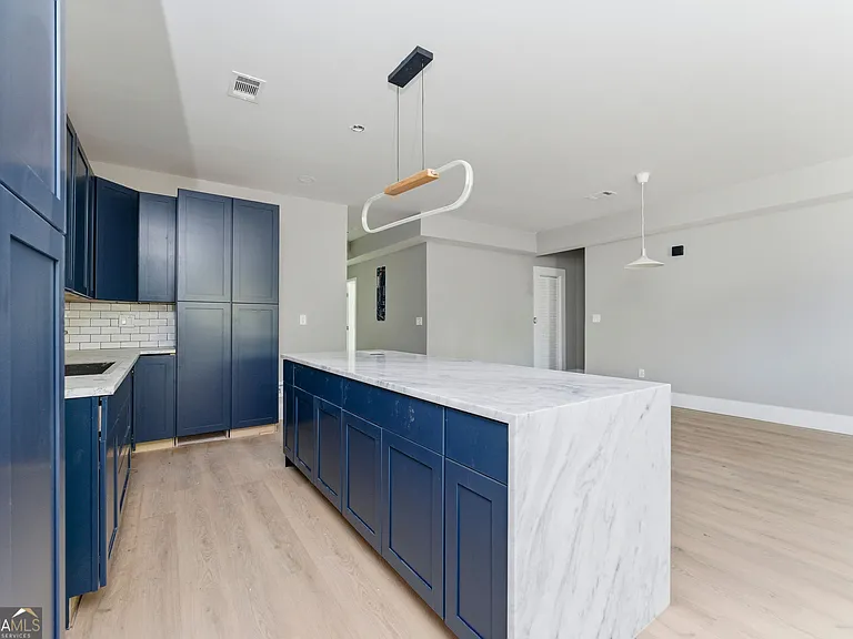1409 NW Dr NW #2 — Photo 2