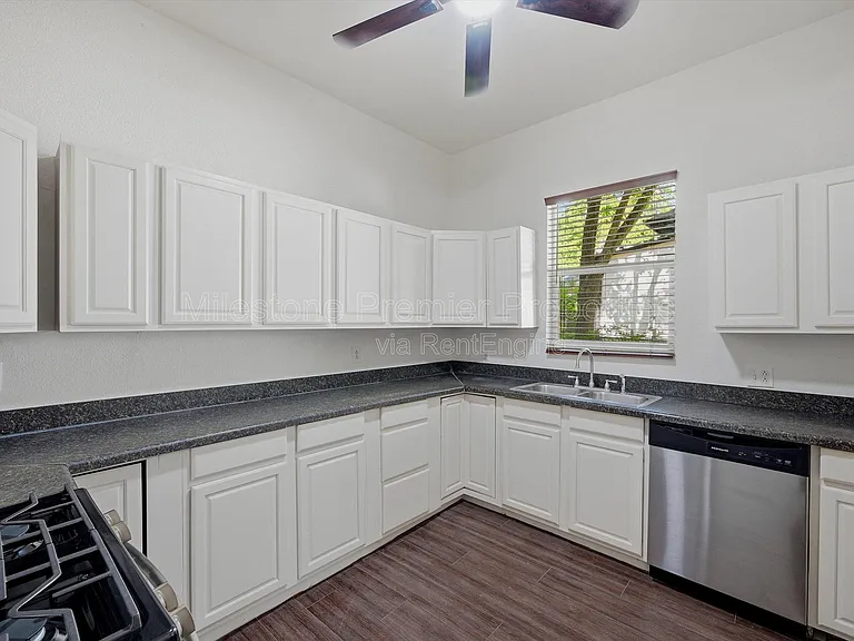 1008 W Morgan St — Photo 9