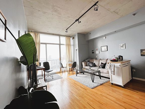 5th image of 1620 S Michigan Ave Unit 1021