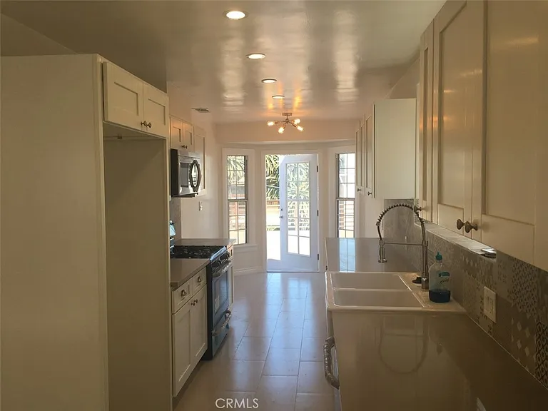 1131 Sunvue Pl — Photo 5