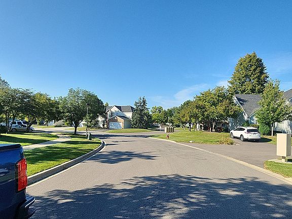 4th image of 262 Knoxbury Ct