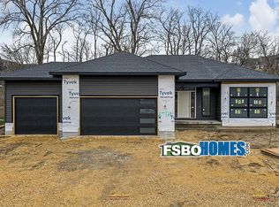 4544 Isleworth Ave, Bettendorf, IA 52722