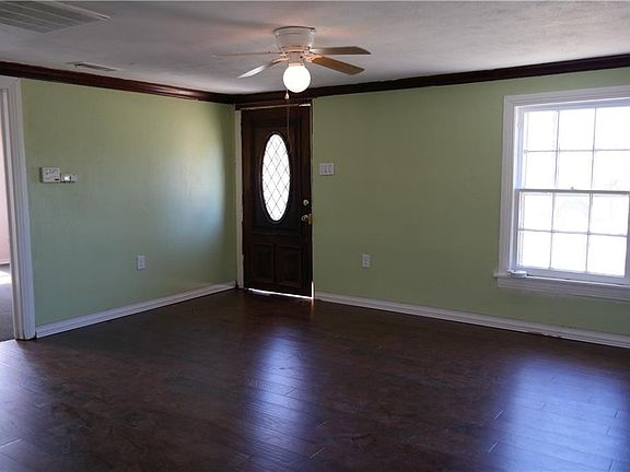 5th image of 308 Bryan Dr