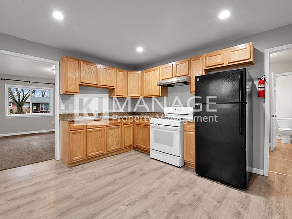 2nd image of 1441 Desoto Ave