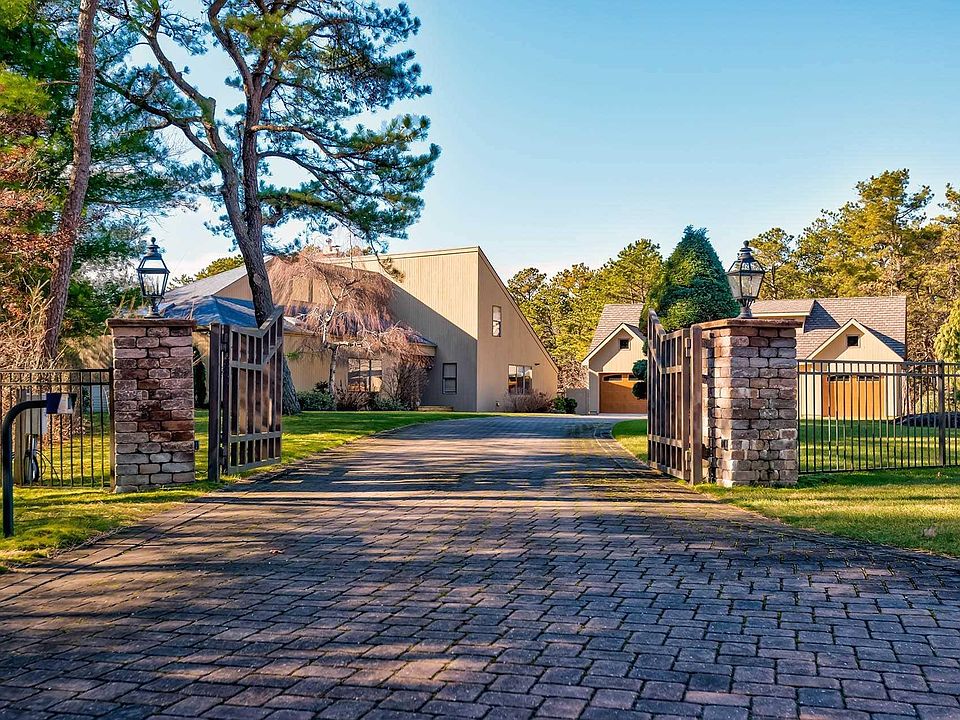 1st image of 11 Whippoorwill Lane