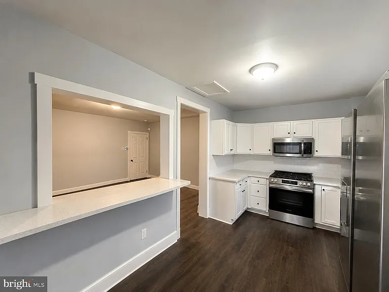 637 Powell St — Photo 7