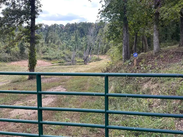 300 Jaw Rd, East Bernstadt, KY 40729