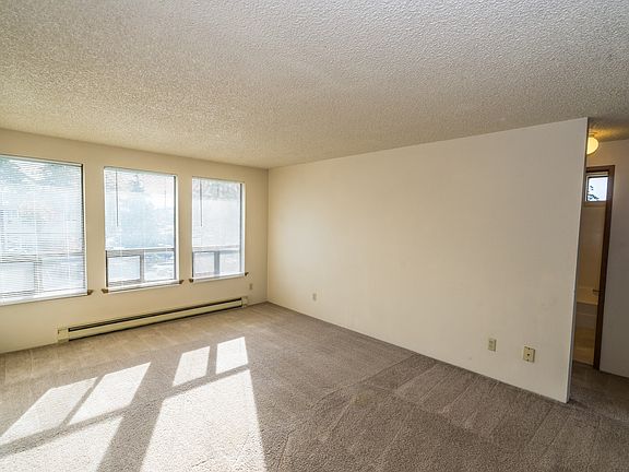 3rd image of 410 NE Izett St APT 201