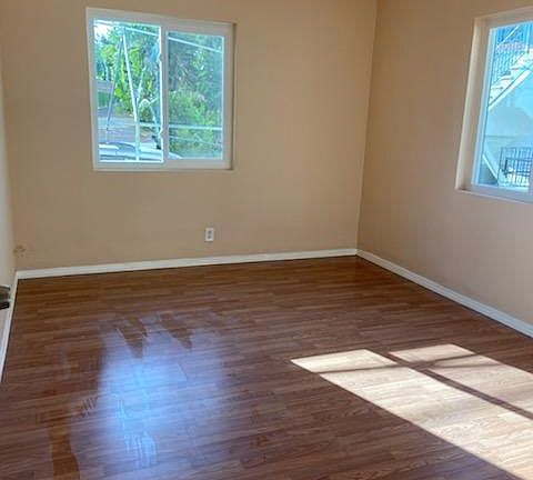 5th image of 633 N Benton Way #631-1/2