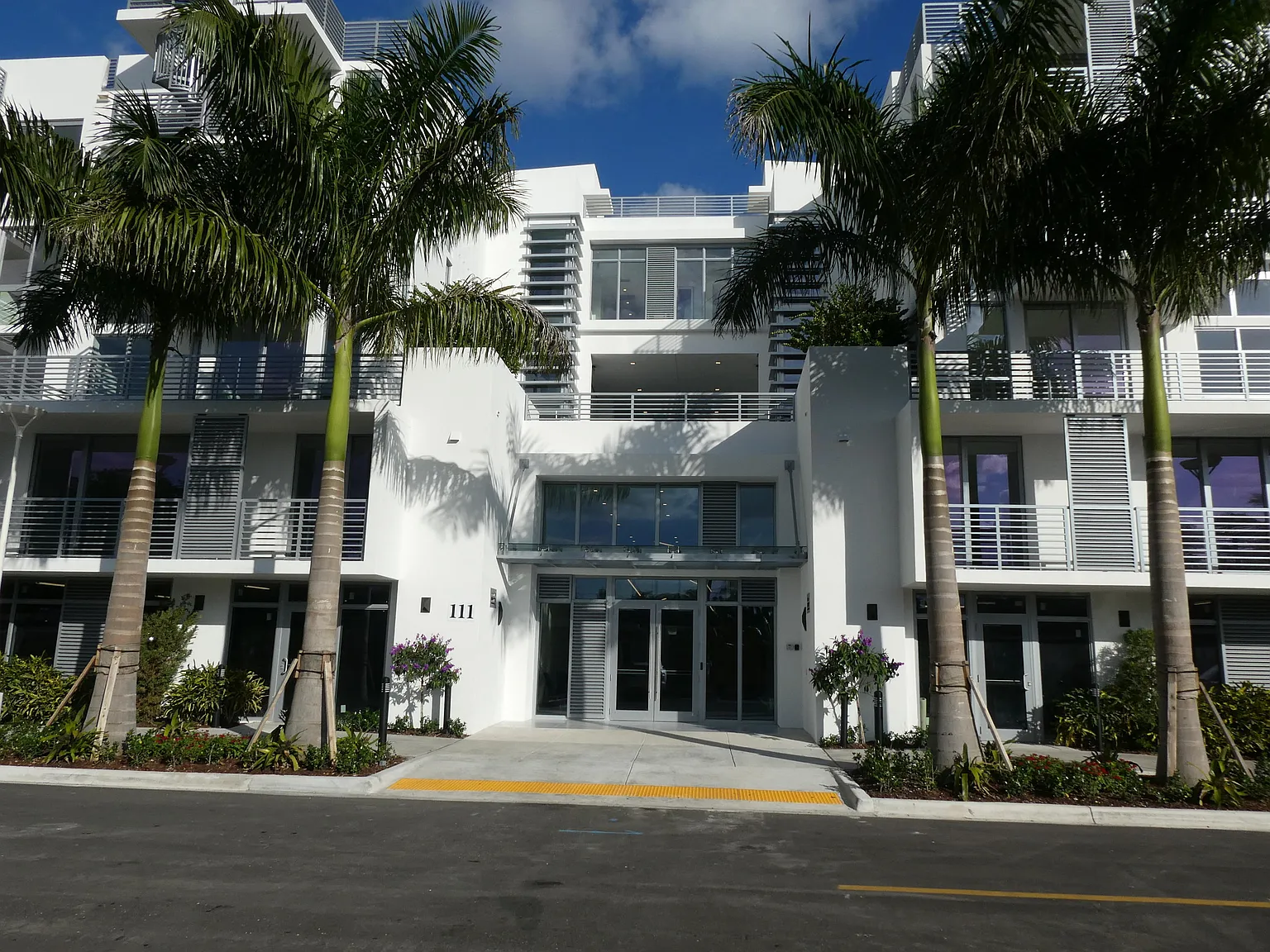 1 bed, 1.0 bath, 711 sqft, $3,000 — Photo 1