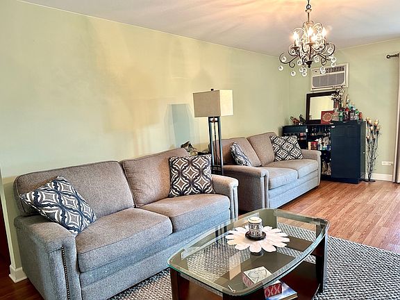 4th image of 4113 W 97th Pl APT 302