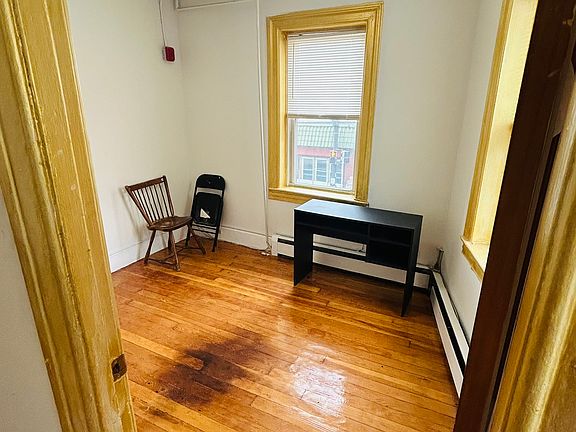 4th image of 326 Cranston St #2A