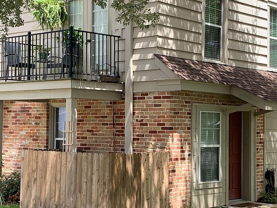 1st image of 255 W Crockett St