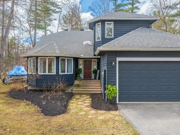 84 Clarke Cres, Huntsville, ON P0B 1L0