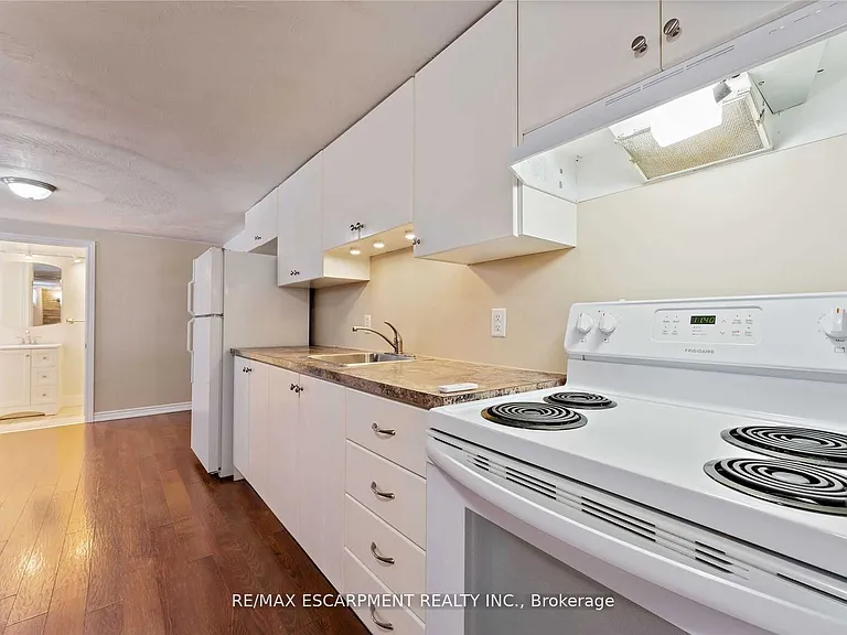 864 Upper Ottawa St #BASEMENT — Photo 4